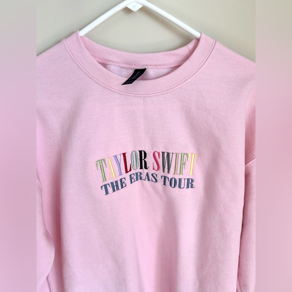 Taylor Swift The Eras Tour • NWOT • Custom Light Pink M Sweatshirt 💕🪩🦋